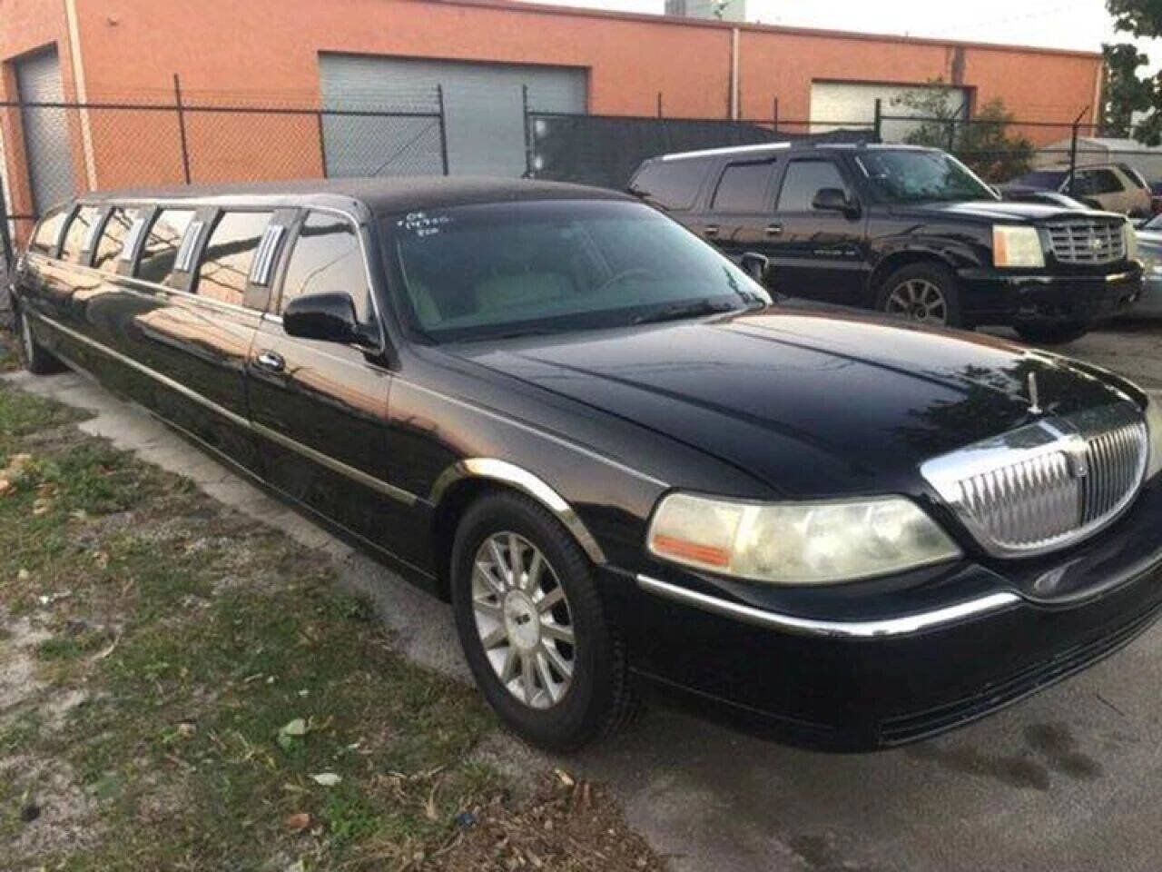 Used 2006 Lincoln Town Car Signature RWD image 4