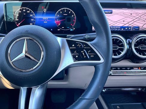 Used 2025 Mercedes-Benz GLB 250 image 25