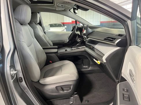 New 2026 Toyota Sienna XLE FWD image 18