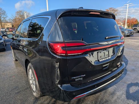 New 2026 Chrysler Pacifica Select image 6