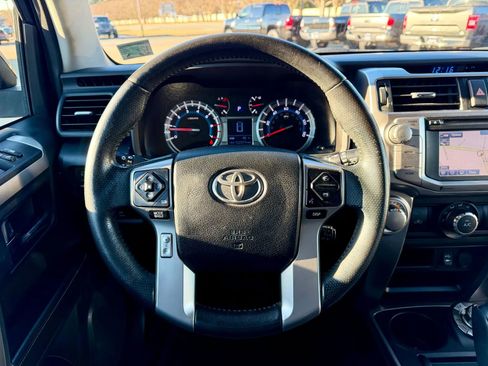 Used 2015 Toyota 4Runner SR5 Premium image 17