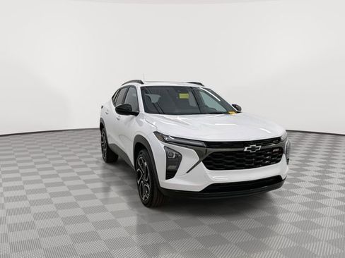 Certified 2024 Chevrolet Trax RS w/ Sunroof Package image 3