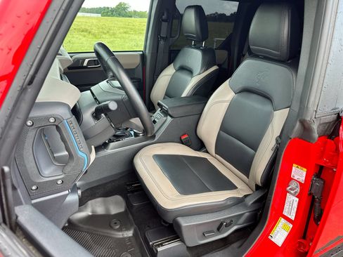 Used 2024 Ford Bronco Wildtrak AWD/4WD image 11