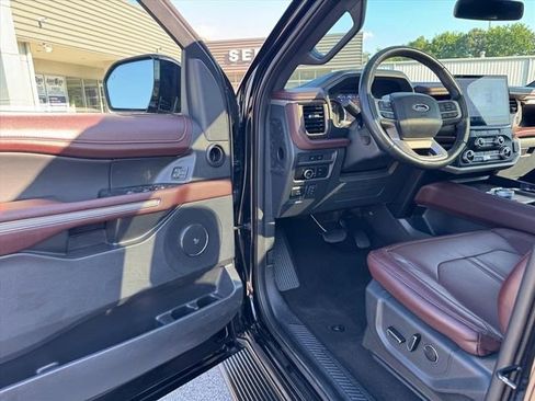 Used 2024 Ford Expedition Limited RWD image 17