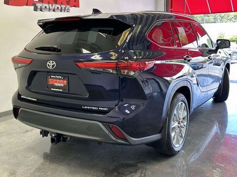 Certified 2021 Toyota Highlander Limited AWD/4WD image 3