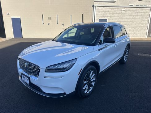 Used 2022 Lincoln Corsair AWD w/ Premium Package image 3