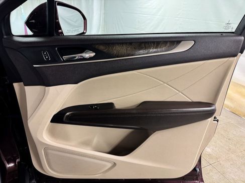 Used 2017 Lincoln MKC Reserve image 17