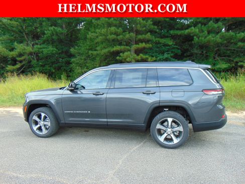 Certified 2024 Jeep Grand Cherokee L Limited w/ Luxury Tech Group II image 4