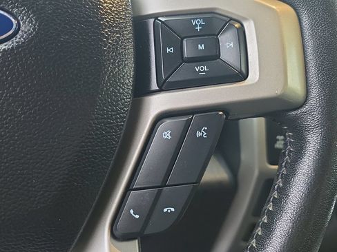 Used 2019 Ford F150 Lariat w/ Equipment Group 502A Luxury AWD/4WD image 31