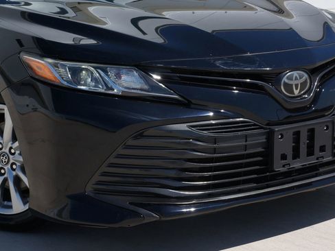Used 2019 Toyota Camry LE image 15