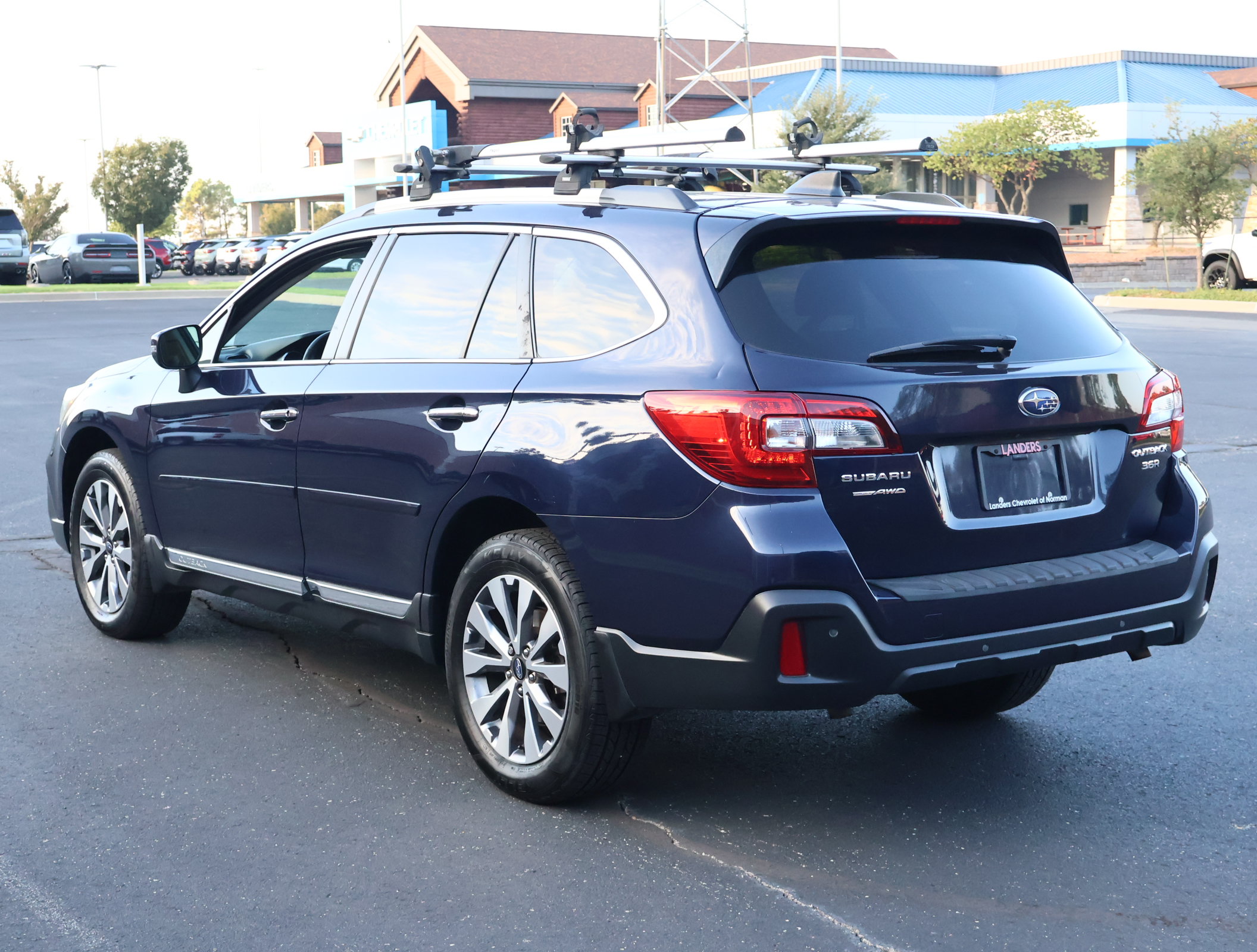 Used 2018 Subaru Outback 3.6R Touring AWD/4WD image 6