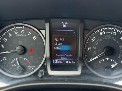 Used 2018 Toyota Tacoma TRD Sport w/ Technology Package image 10