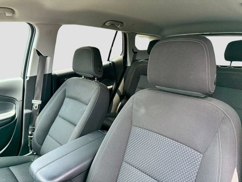 Used 2023 GMC Terrain SLE w/ Driver Convenience Package FWD image 12