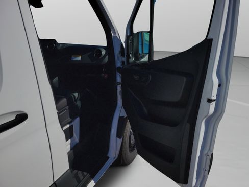 Used 2025 Mercedes-Benz Sprinter 2500 image 38