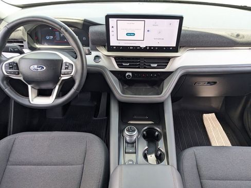 Used 2025 Ford Explorer Active RWD image 15