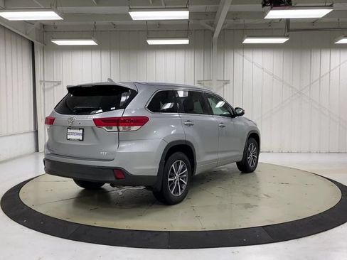 Used 2018 Toyota Highlander XLE AWD/4WD image 8