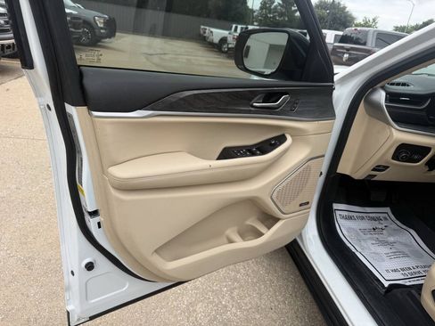 Used 2021 Jeep Grand Cherokee L Limited RWD image 8