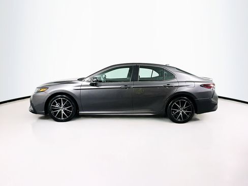 Used 2023 Toyota Camry SE image 4