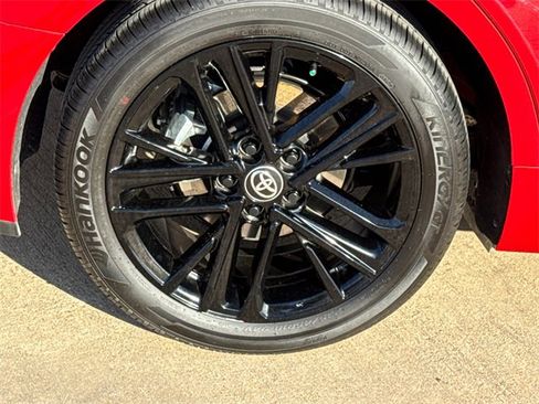 Used 2025 Toyota Camry SE image 9