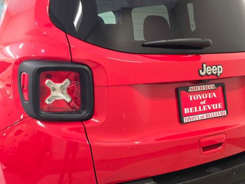 Used 2018 Jeep Renegade Latitude w/ Cold Weather Group AWD/4WD image 7