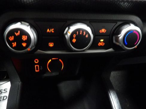 Used 2020 Nissan Kicks S FWD image 13