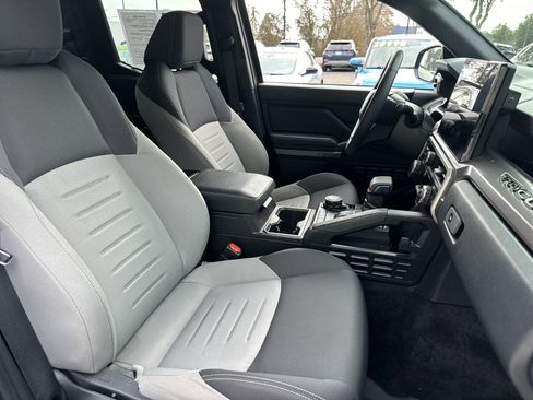 Used 2025 Toyota Tacoma TRD Sport image 13