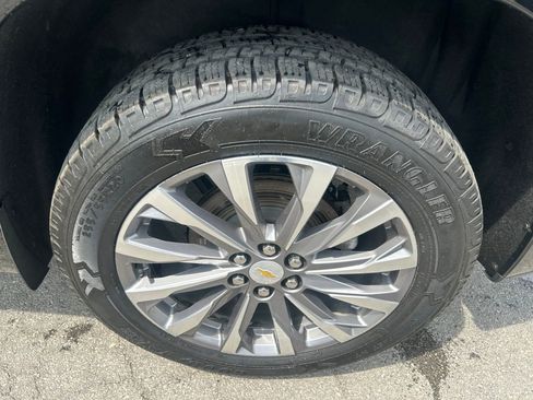Used 2023 Chevrolet Traverse Premier AWD/4WD image 10