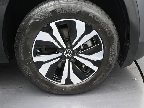 Used 2024 Volkswagen Atlas SE FWD image 16