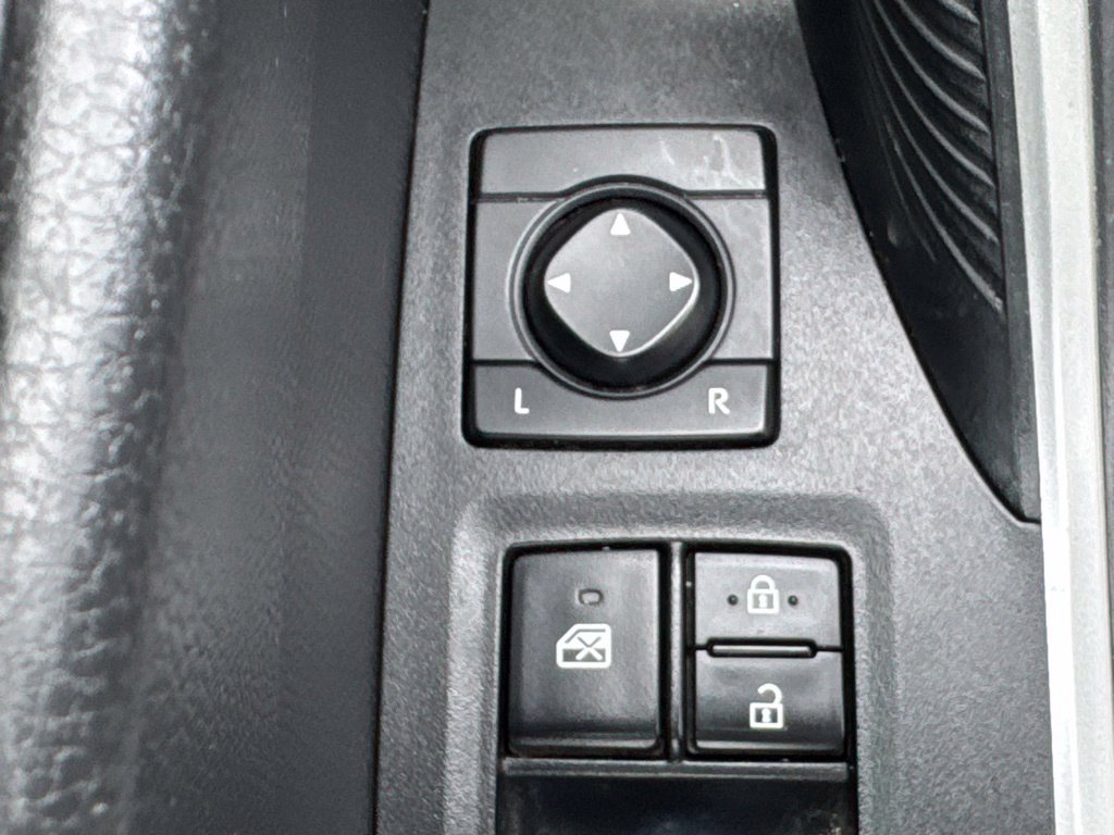 Used 2021 Toyota RAV4 LE AWD/4WD image 18