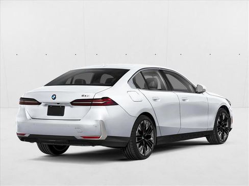 Used 2026 BMW 530i w/ M Sport Package RWD image 2