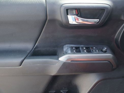 Used 2020 Toyota Tacoma TRD Off-Road AWD/4WD image 27