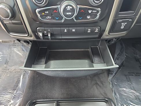 Used 2018 RAM 2500 SLT w/ Luxury Group AWD/4WD image 32