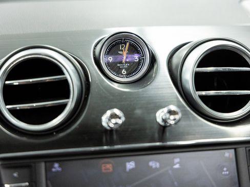 Used 2020 Bentley Bentayga AWD/4WD image 33