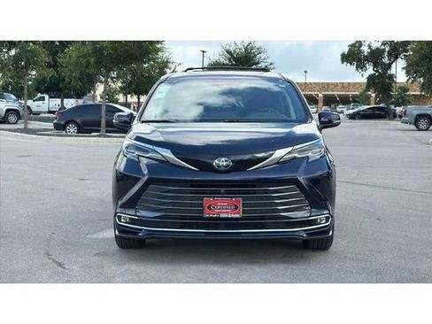 Certified 2024 Toyota Sienna Platinum FWD image 2