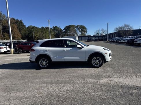 Used 2016 Porsche Cayenne Base image 4