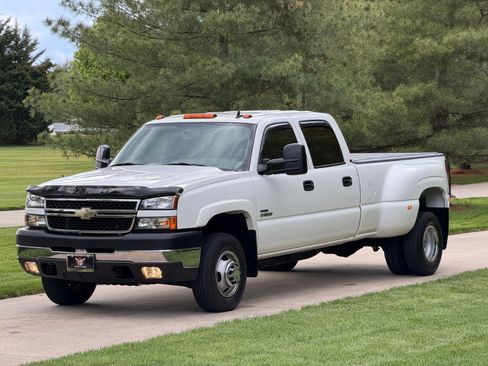 Used 2007 Chevrolet Silverado 3500 LT w/ Heavy-Duty Power Package AWD/4WD image 1