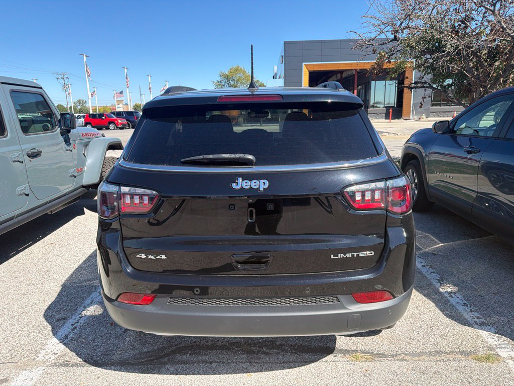 Used 2023 Jeep Compass Limited AWD/4WD image 4