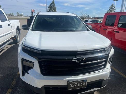 Used 2024 Chevrolet Traverse LT w/ Midnight/Sport Edition AWD/4WD image 2