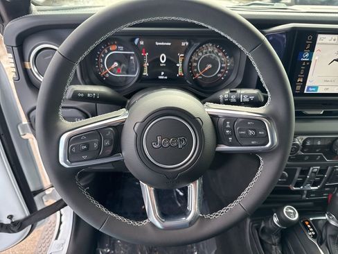 Certified 2025 Jeep Wrangler Sahara image 10