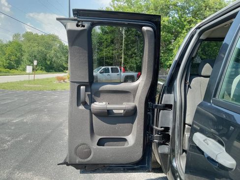 Used 2007 Chevrolet Silverado 1500 LT w/ 1LT Convenience Package image 9