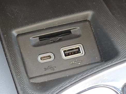 Used 2023 Buick Enclave Essence w/ Experience Buick Package image 8