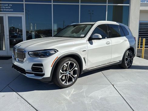 Used 2022 BMW X5 xDrive45e w/ Executive Package image 2