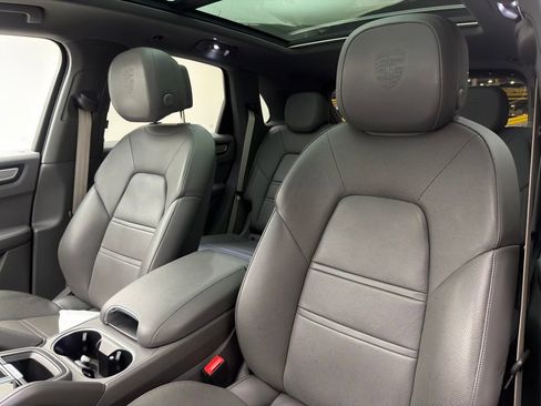 Used 2023 Porsche Cayenne Platinum Edition AWD/4WD image 10