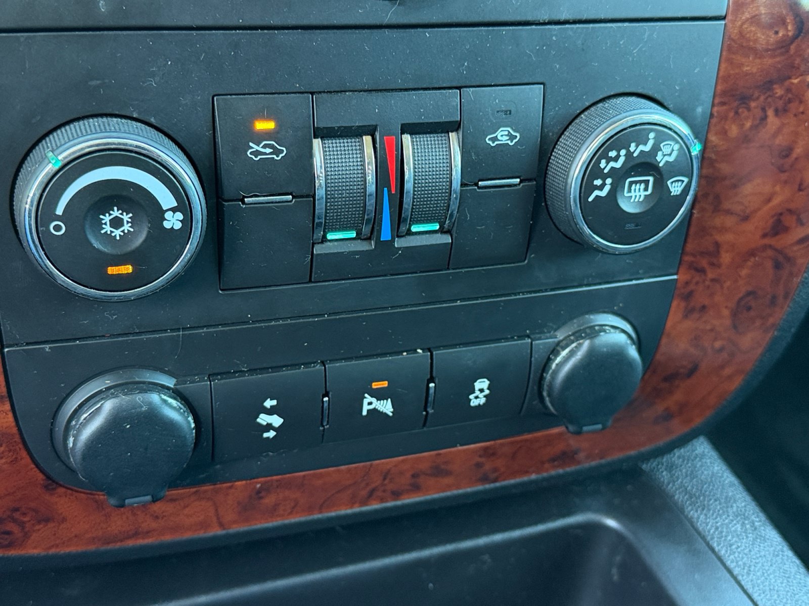 Used 2013 Chevrolet Avalanche LS AWD/4WD image 17