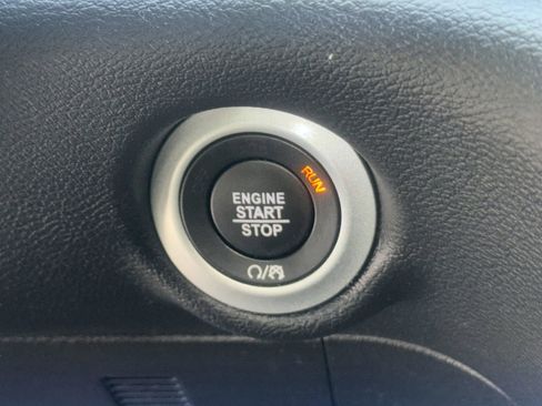 Used 2020 Chrysler Pacifica Touring-L image 24