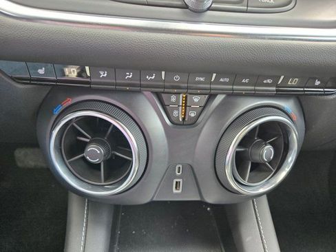 Used 2025 Chevrolet Blazer LT FWD image 18