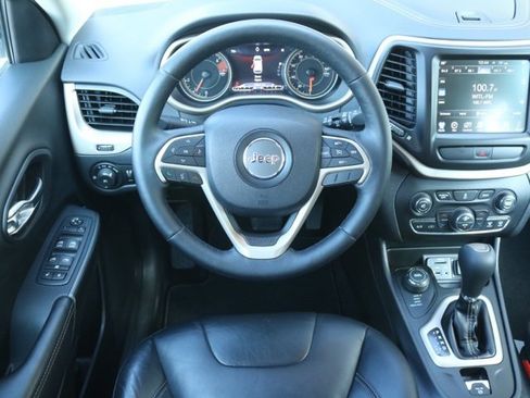 Used 2017 Jeep Cherokee Limited image 16