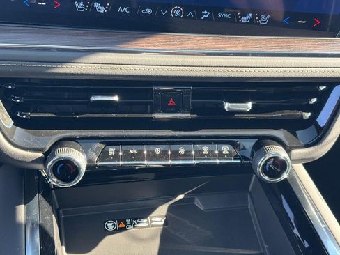 New 2026 Chevrolet Tahoe Premier w/ Sun And Tow Package AWD/4WD image 20