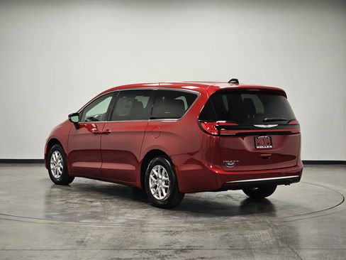 New 2026 Chrysler Pacifica Select FWD image 6