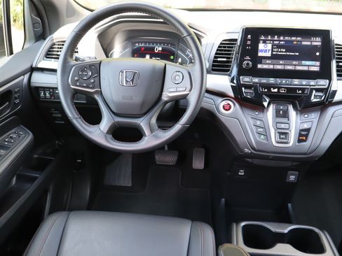 Used 2024 Honda Odyssey Sport image 17